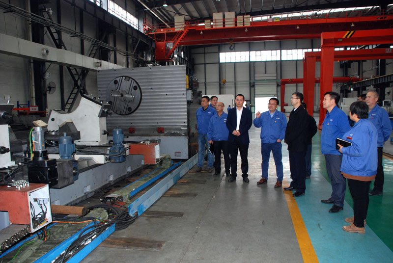天水市委常委、副市長劉驍來星火機床公司調(diào)研