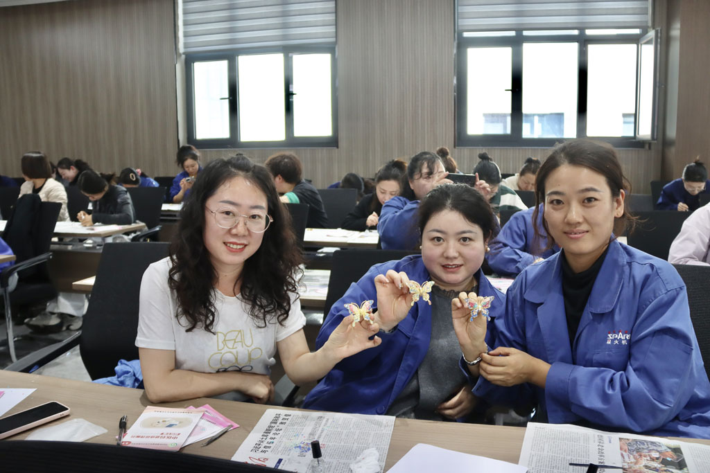 情暖三八 賦能巾幗——星火數(shù)控開展三八婦女節(jié)系列活動