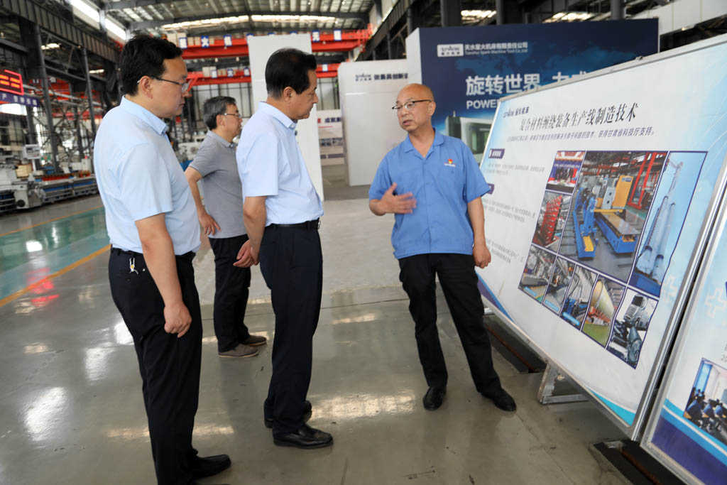 天水市人大副主任申君明調研星火數控公司“雙千行動”計劃落實情況 天水市人大副主任申君明調研星火數控公司“雙千行動”計劃落實情況