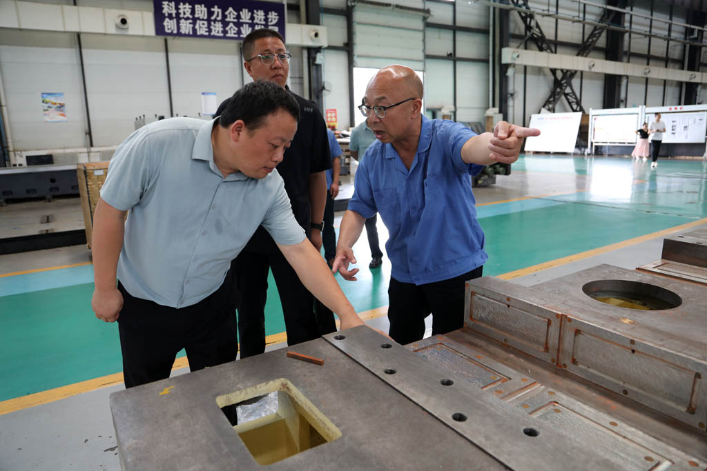 湖北荊州公安縣委黨校校長張琦一行蒞臨甘肅星火數控公司參觀調研 湖北荊州公安縣委黨校校長張琦一行蒞臨甘肅星火數控公司參觀調研