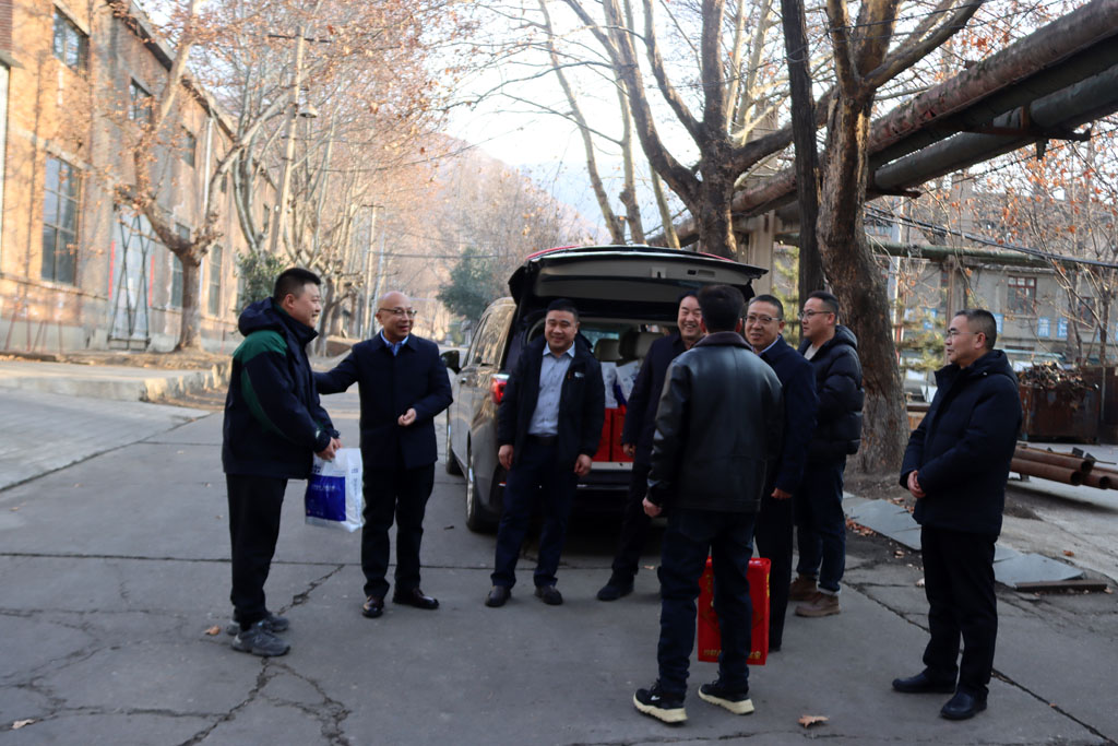 新春送暖,致敬堅守——星火數控公司領導慰問一線在崗職工 新春送暖,致敬堅守——星火數控公司領導慰問一線在崗職工